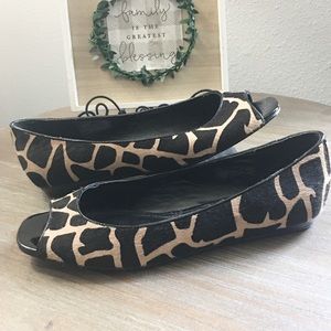 STEVE MADDEN peep toe flats. EUC